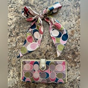 2 pc Coach SET! wallet and matching scarf set in good condition